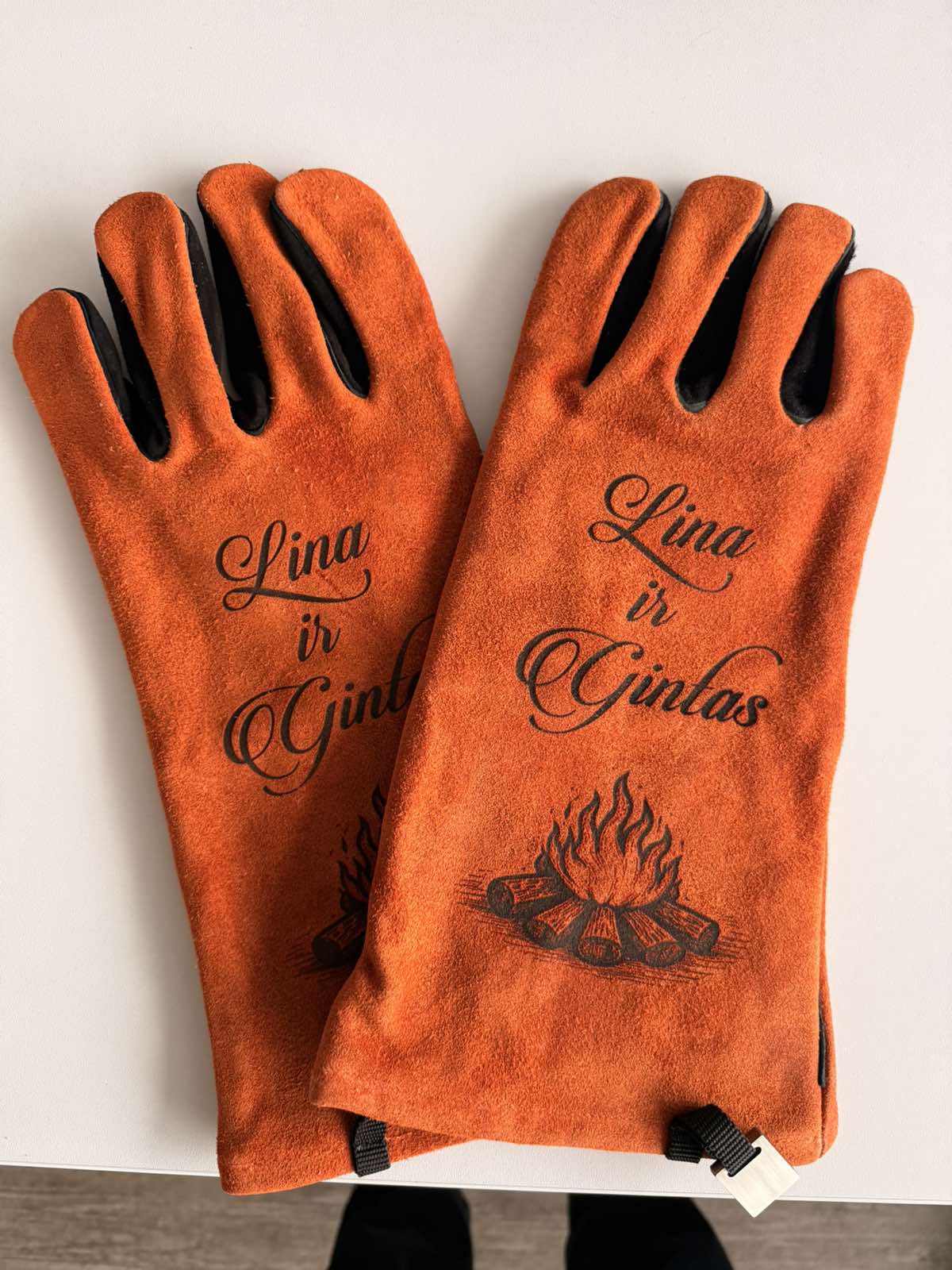 Heat-Resistant Engraved Leather Gloves